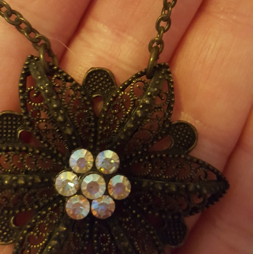 Vintage flower necklace.